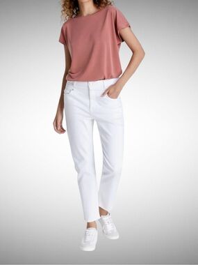 Women's Straight-Leg Cream Jeans - Clean Everyday Style